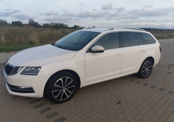 Skoda Octavia cena 73500 przebieg: 173600, rok produkcji 2017 z Białystok małe 407